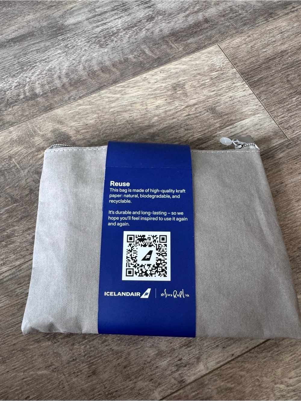 NWT! Icelandair Business Class Pouch with Accessories - Picture 2 of 4